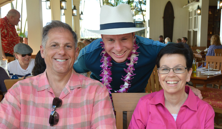 Jackie Fernandez '79 with her husband Manny '80 and their son Jimmy